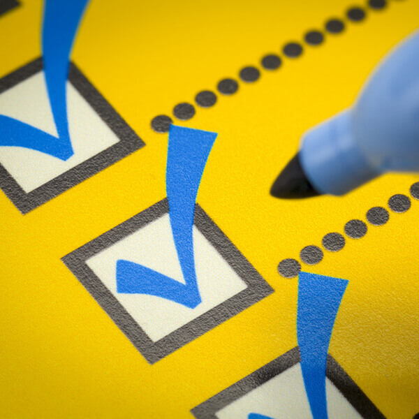 angekreuzte Checkboxen auf einem Blatt Papier